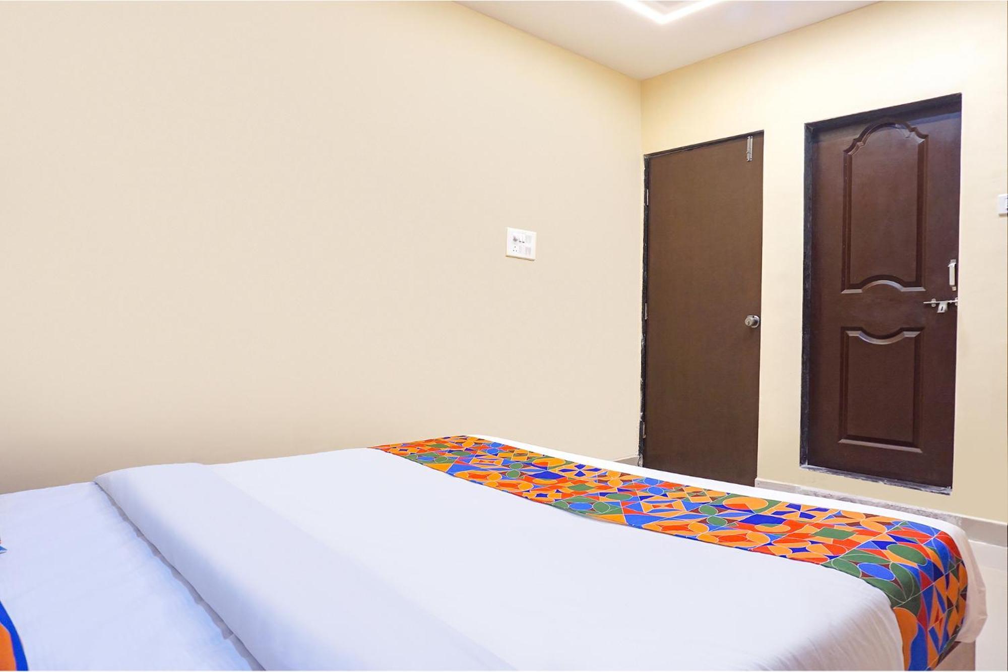 Fabhotel Falcon Inn -Behind The Dmart Baner Pune Exteriör bild