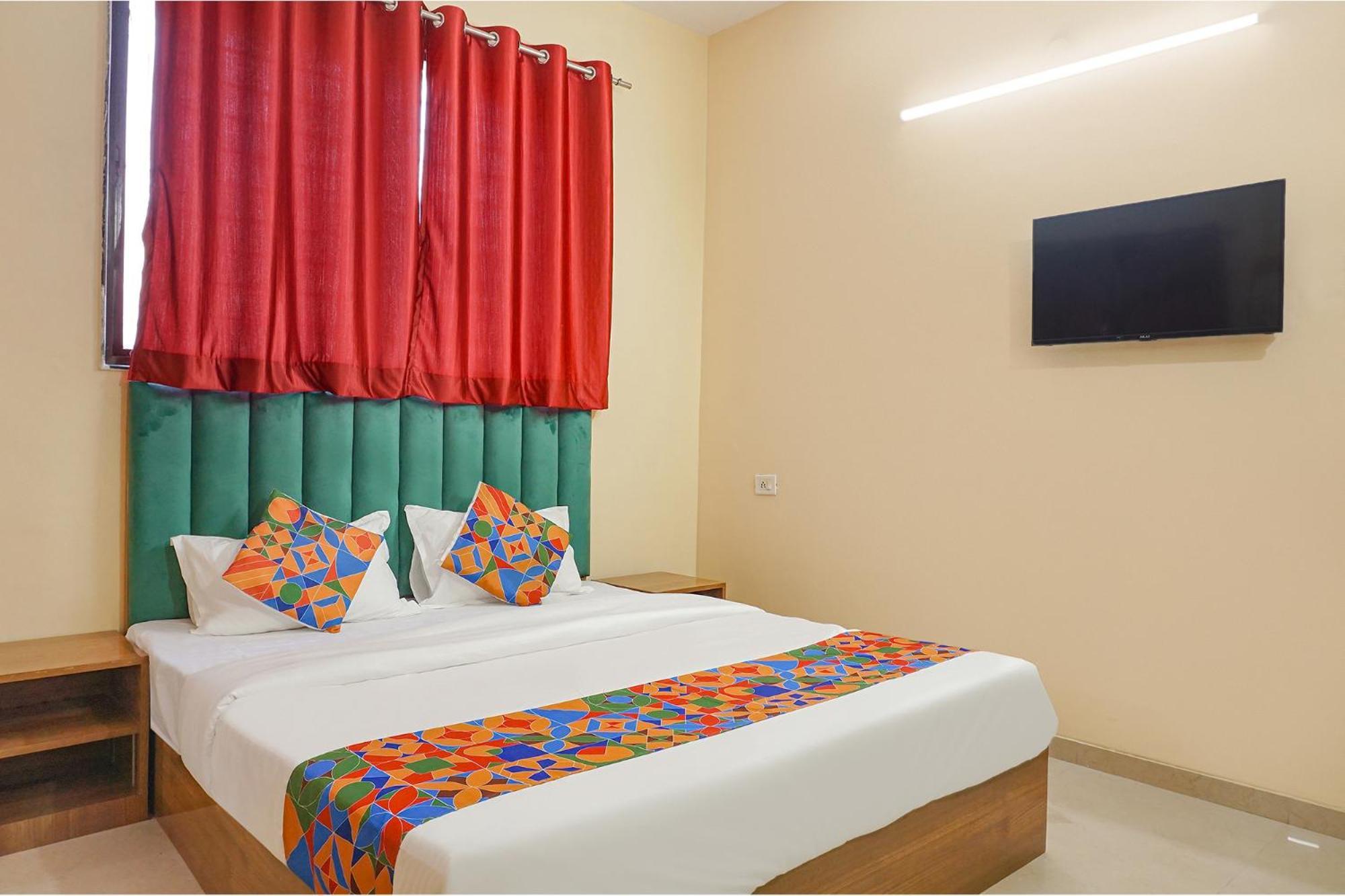 Fabhotel Falcon Inn -Behind The Dmart Baner Pune Exteriör bild