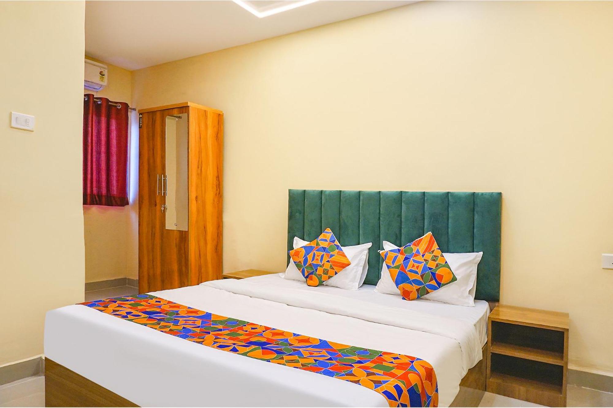 Fabhotel Falcon Inn -Behind The Dmart Baner Pune Exteriör bild